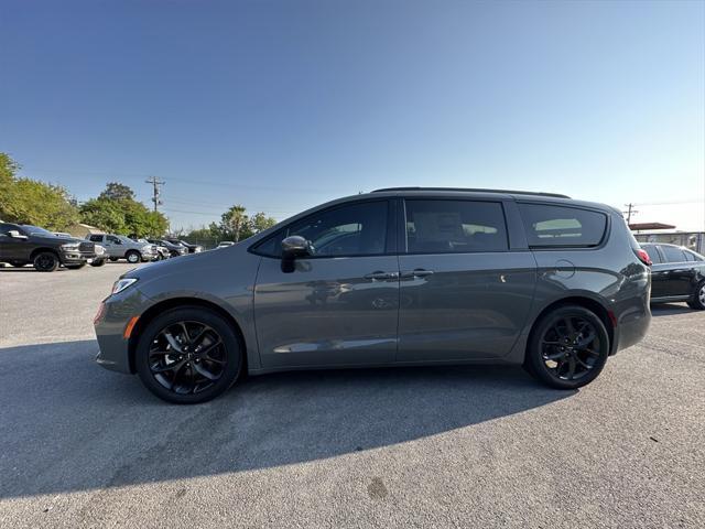 new 2023 Chrysler Pacifica car, priced at $43,515