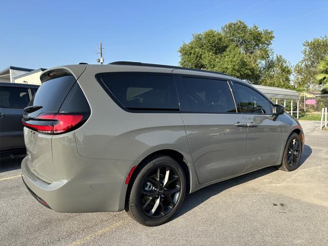 new 2023 Chrysler Pacifica car, priced at $43,515