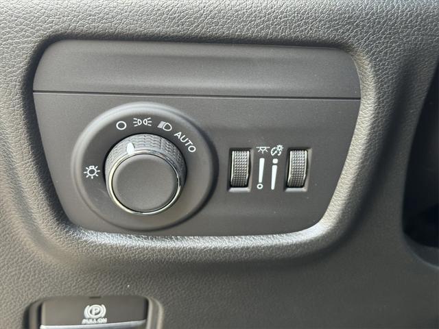 new 2025 Jeep Grand Cherokee car, priced at $38,666