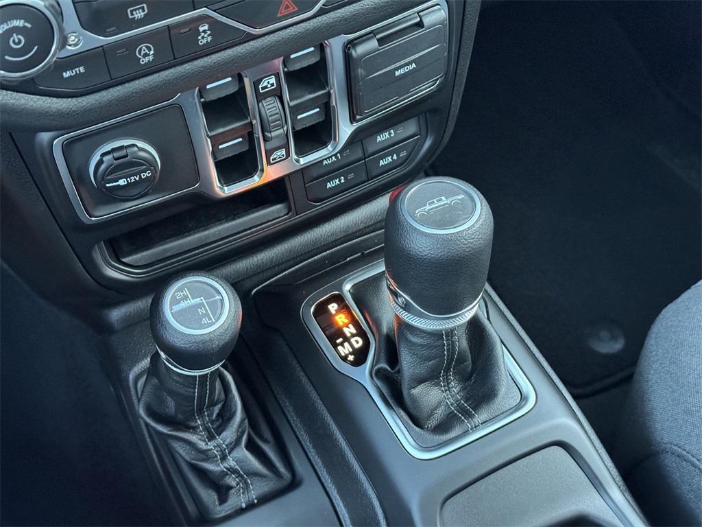 new 2025 Jeep Gladiator car, priced at $36,430