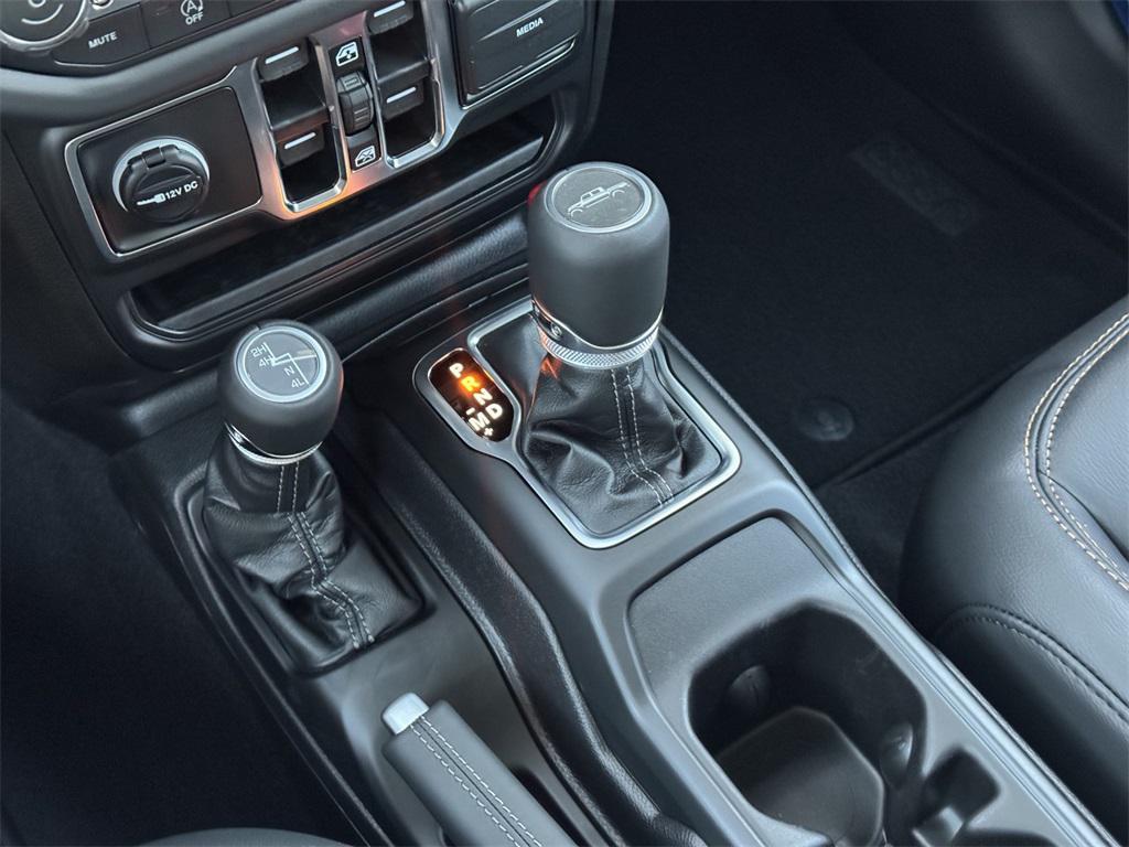 new 2025 Jeep Gladiator car, priced at $40,435