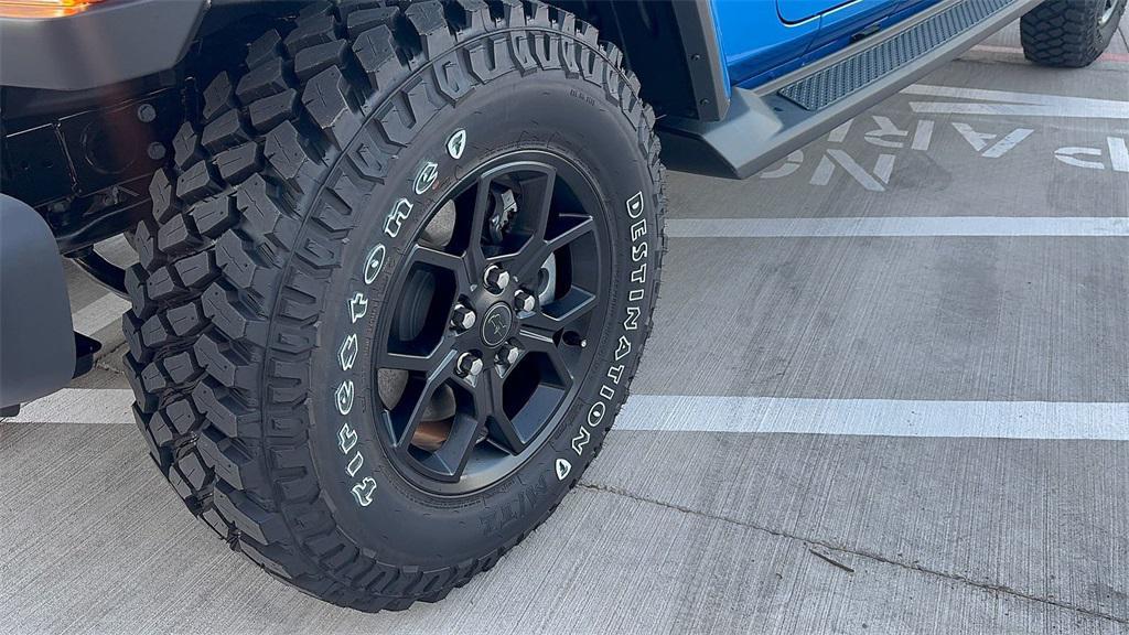 new 2025 Jeep Gladiator car, priced at $40,435