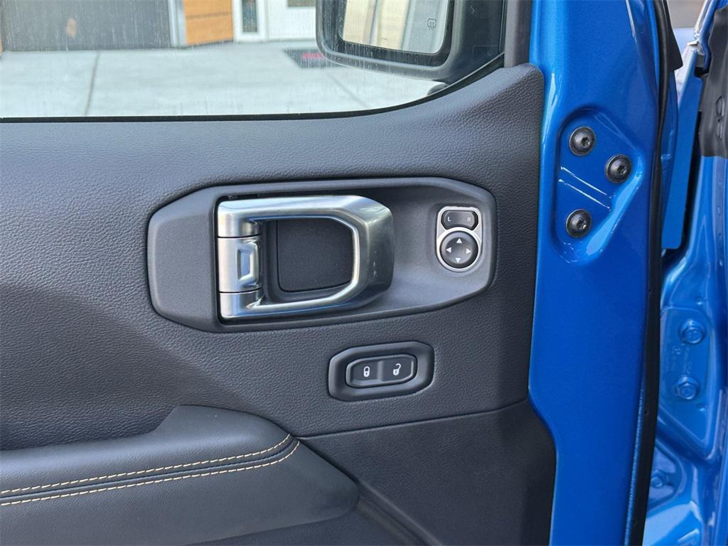 new 2025 Jeep Gladiator car, priced at $40,435