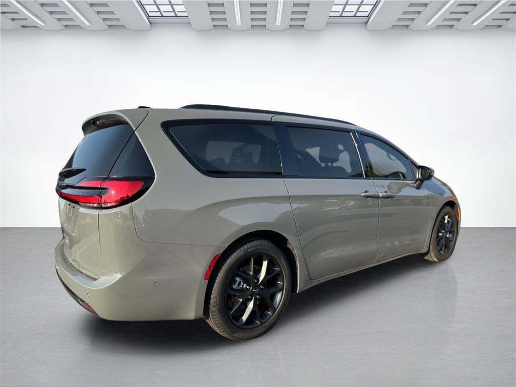 new 2023 Chrysler Pacifica car, priced at $43,515