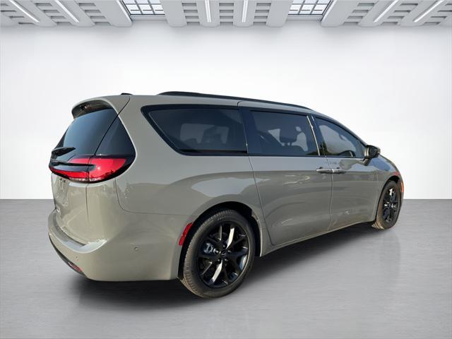 new 2023 Chrysler Pacifica car, priced at $43,515