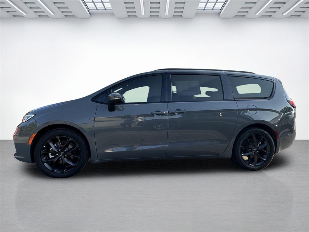 new 2023 Chrysler Pacifica car, priced at $43,515