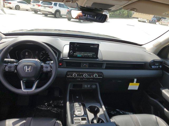 new 2025 Honda Pilot car, priced at $45,700