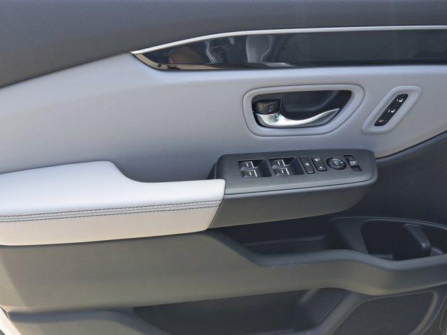 new 2025 Honda Pilot car, priced at $50,895