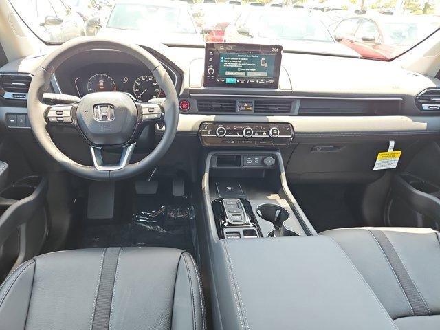 new 2025 Honda Pilot car, priced at $45,680
