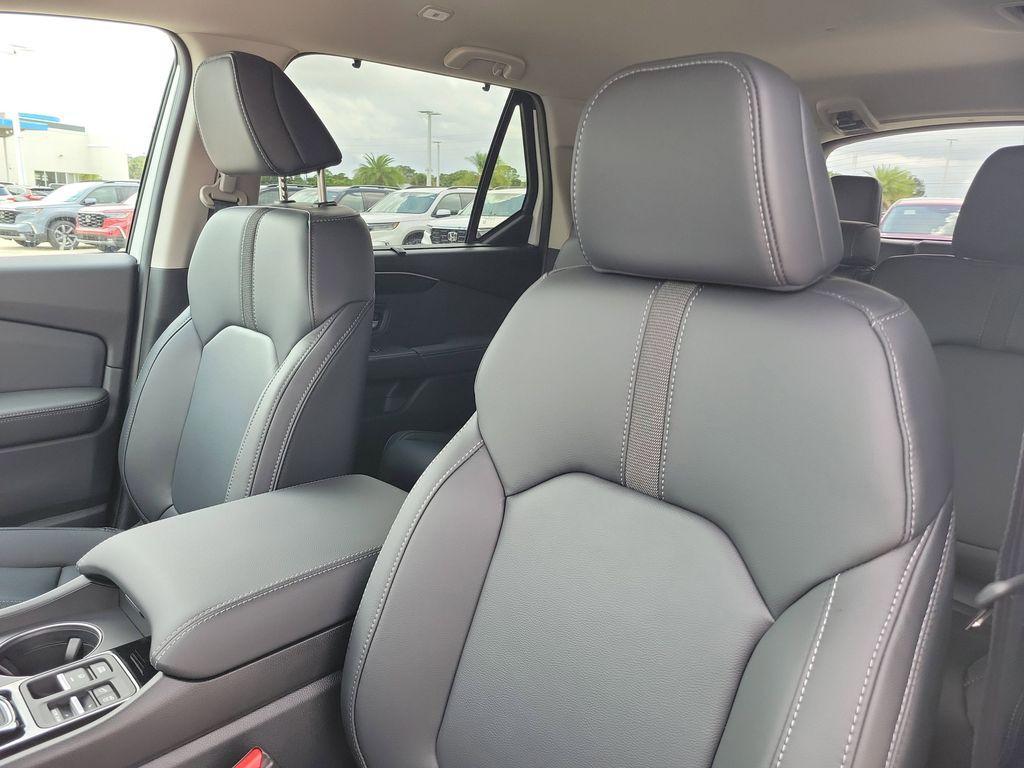 new 2025 Honda Pilot car, priced at $47,550