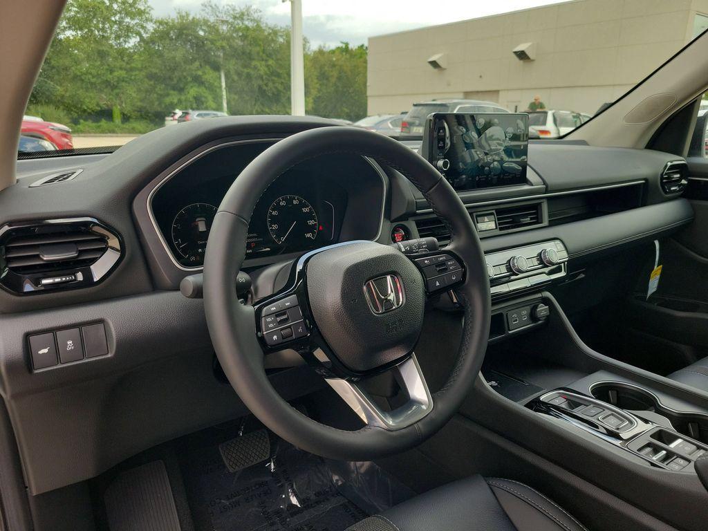 new 2025 Honda Pilot car, priced at $47,550