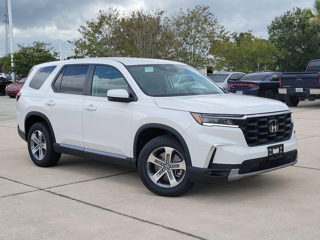 new 2025 Honda Pilot car, priced at $47,550