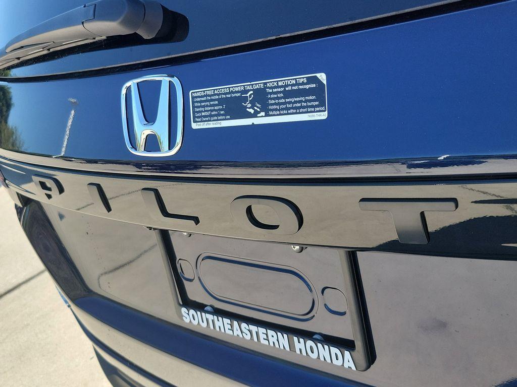 new 2025 Honda Pilot car, priced at $51,095