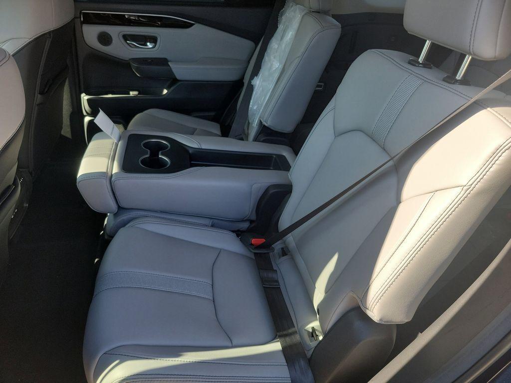 new 2025 Honda Pilot car, priced at $51,095