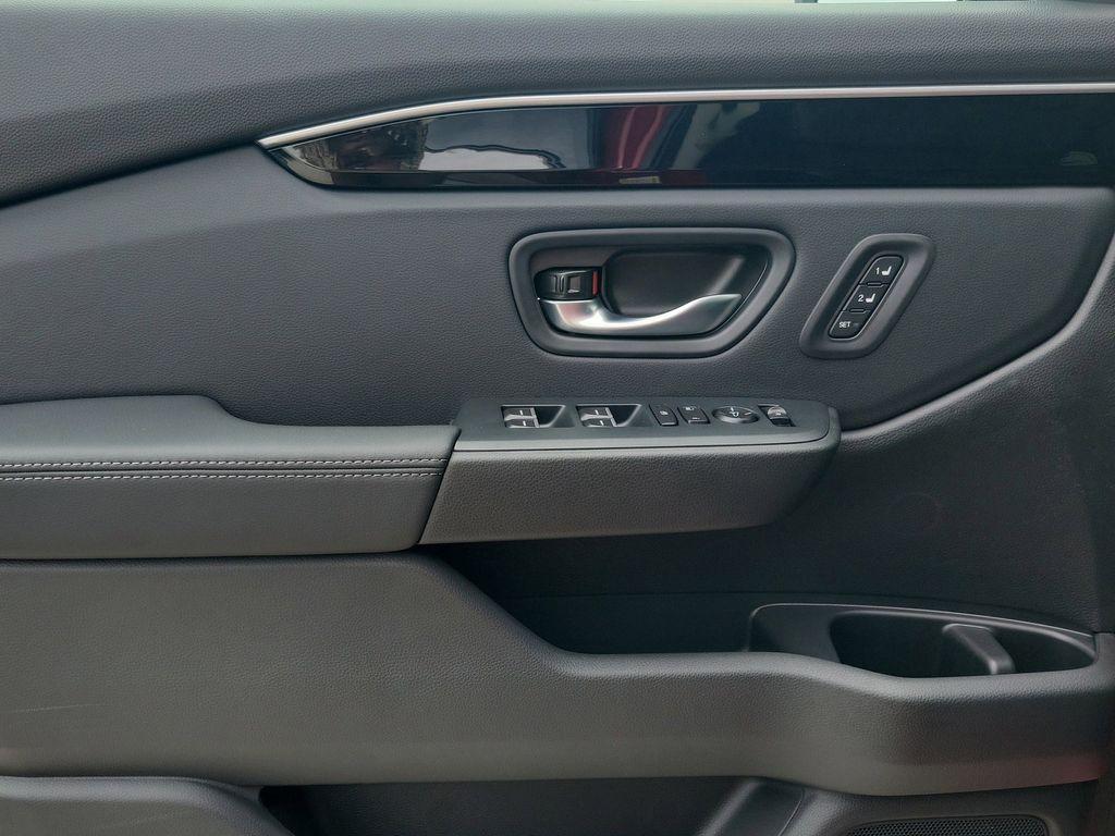 new 2025 Honda Pilot car, priced at $45,450