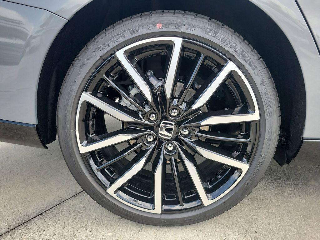 new 2025 Honda Accord Hybrid car, priced at $40,950