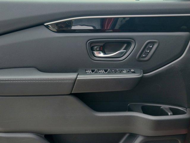 new 2025 Honda Pilot car, priced at $45,405