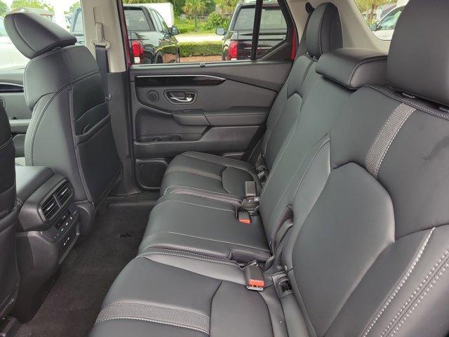 new 2025 Honda Pilot car, priced at $45,405