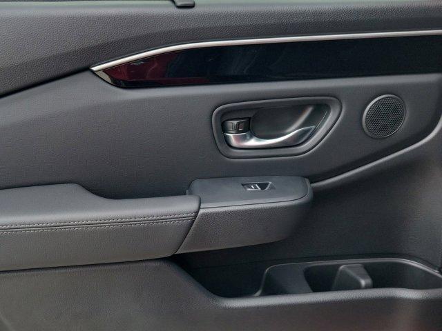 new 2025 Honda Pilot car, priced at $45,405