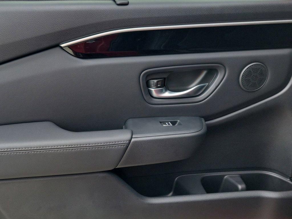 new 2025 Honda Pilot car, priced at $45,450