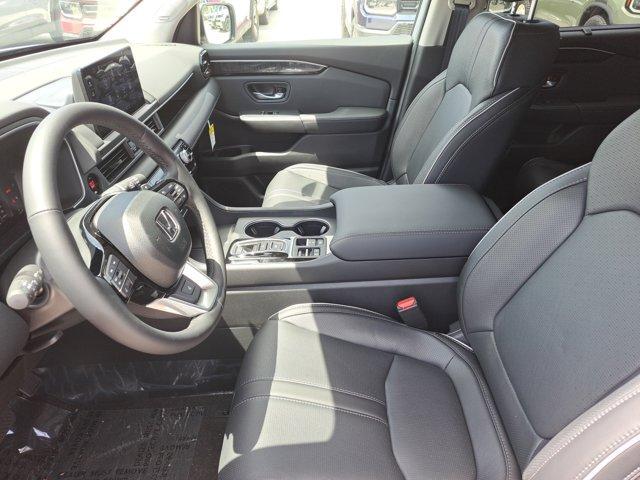 new 2025 Honda Pilot car, priced at $54,985