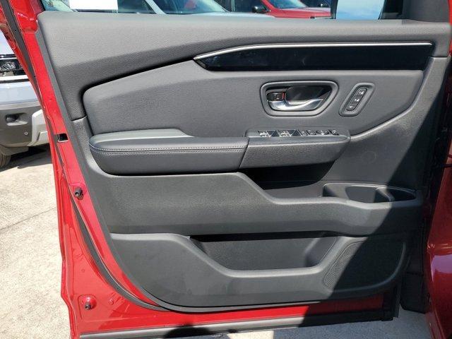 new 2025 Honda Pilot car, priced at $48,235