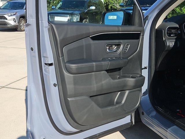 new 2025 Honda Pilot car, priced at $51,550