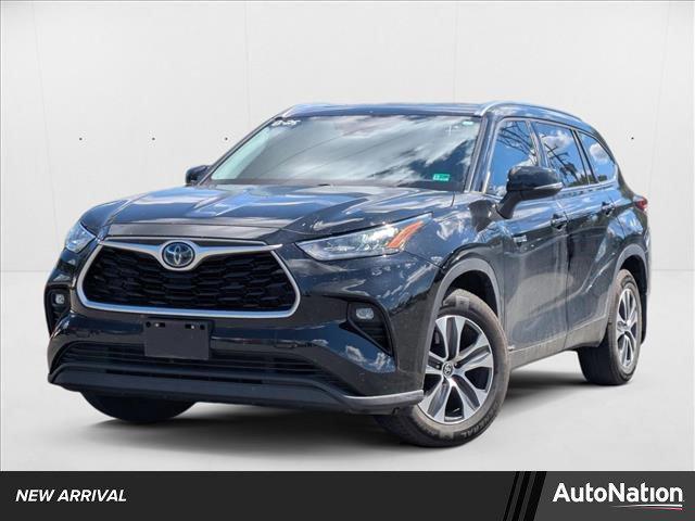 used 2020 Toyota Highlander Hybrid car, priced at $30,256