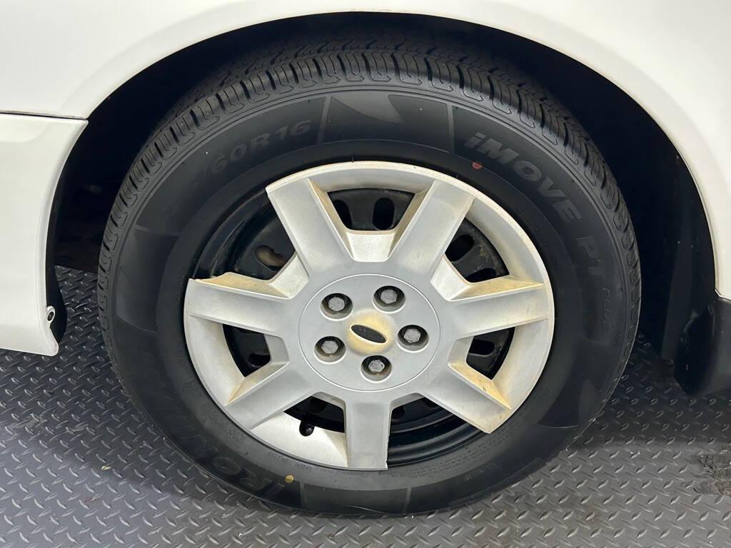 used 2007 Ford Taurus car, priced at $4,999