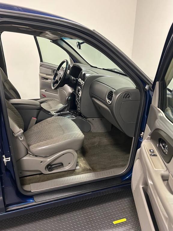 used 2004 GMC Envoy XUV car, priced at $4,999