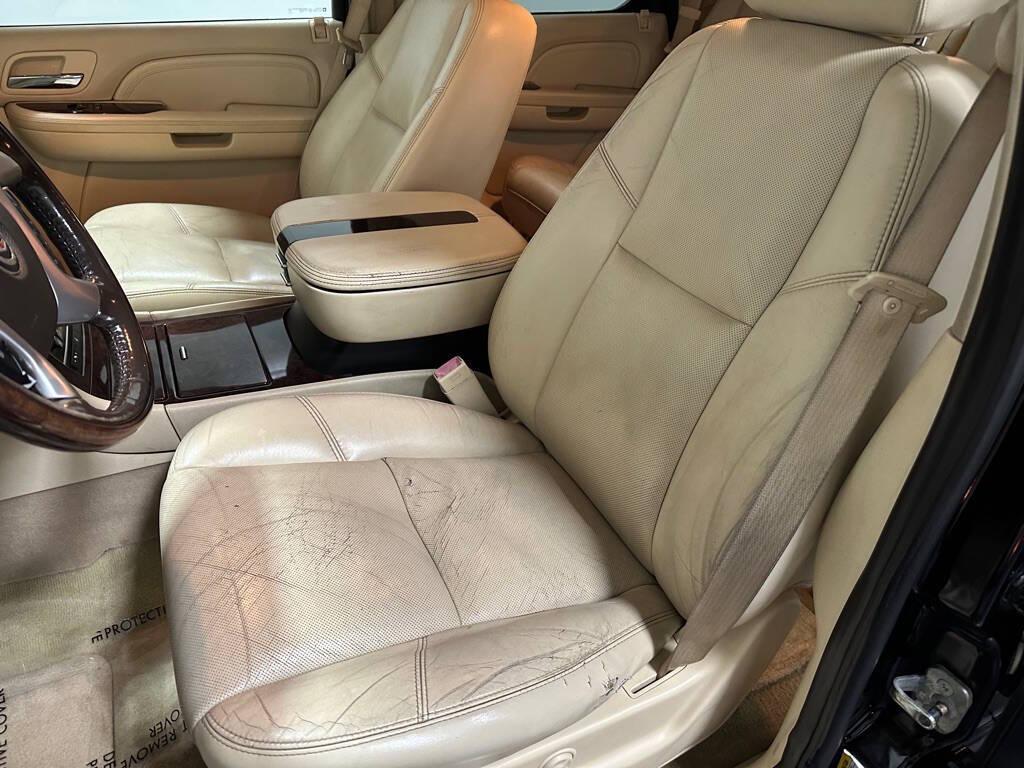 used 2007 Cadillac Escalade car, priced at $10,999