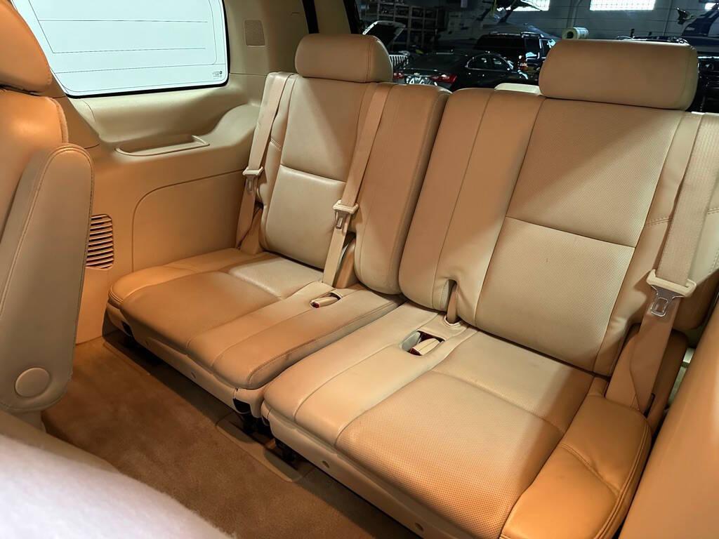 used 2007 Cadillac Escalade car, priced at $10,999