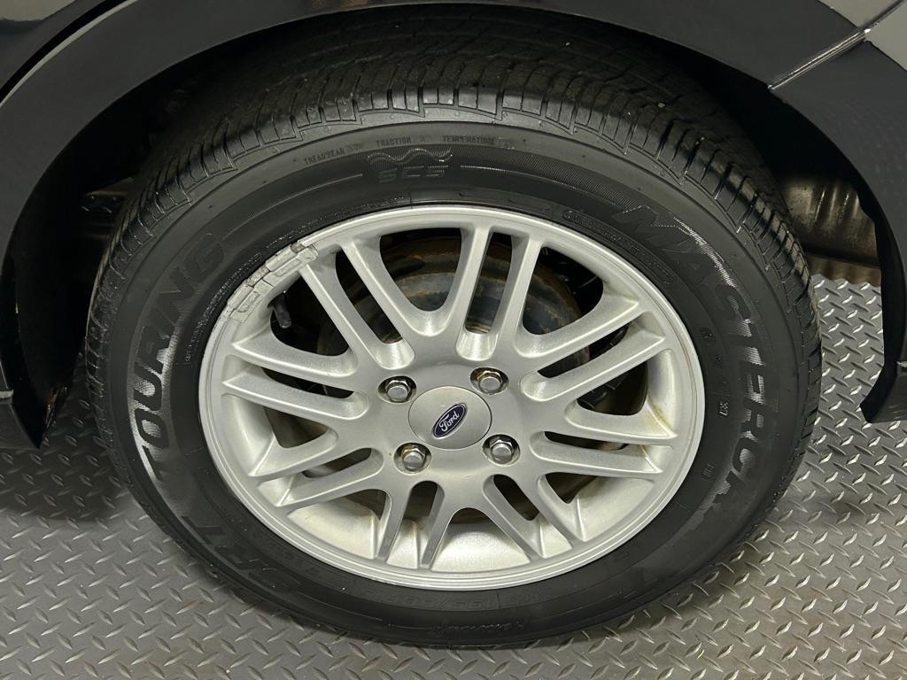 used 2009 Ford Focus car, priced at $5,799