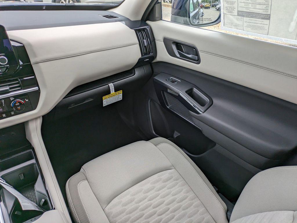 new 2025 Nissan Pathfinder car, priced at $40,344