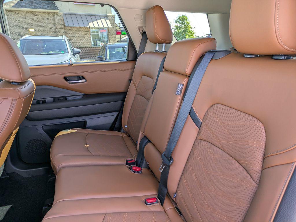 new 2025 Nissan Pathfinder car, priced at $49,122