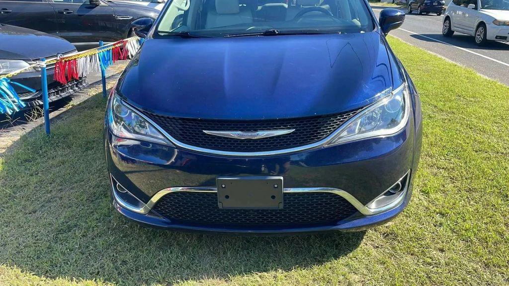 used 2017 Chrysler Pacifica car, priced at $11,991