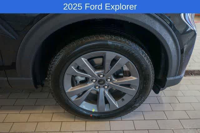 new 2025 Ford Explorer car, priced at $46,178