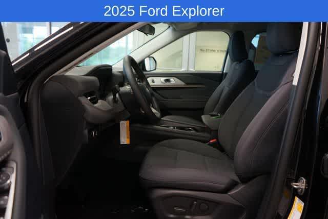 new 2025 Ford Explorer car, priced at $40,820