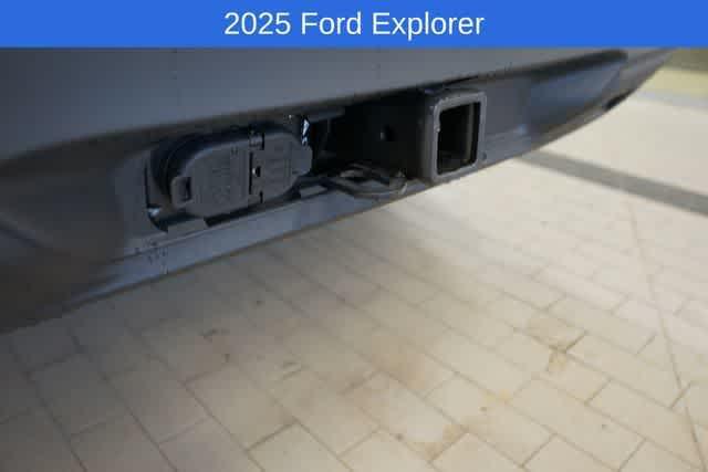 new 2025 Ford Explorer car, priced at $40,820