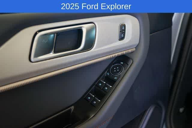 new 2025 Ford Explorer car, priced at $40,432