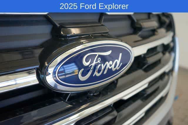 new 2025 Ford Explorer car, priced at $40,432