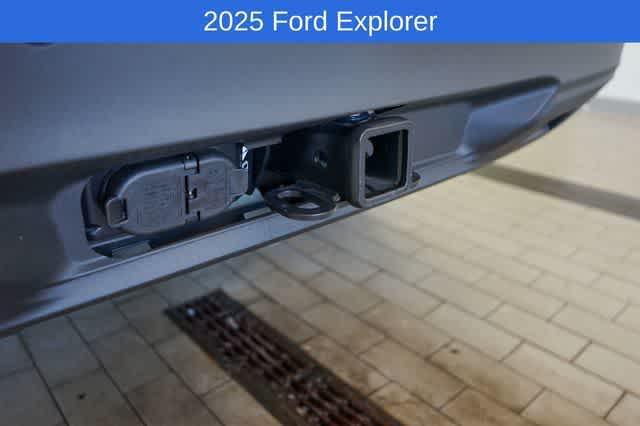 new 2025 Ford Explorer car, priced at $40,432