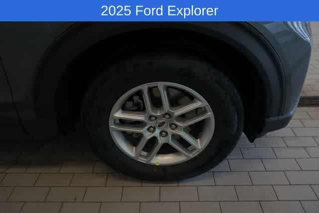 new 2025 Ford Explorer car, priced at $40,457
