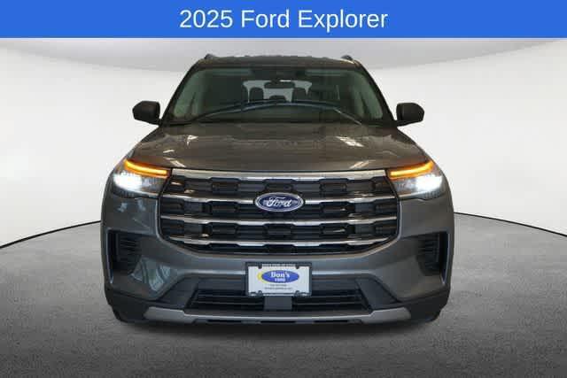 new 2025 Ford Explorer car, priced at $40,457
