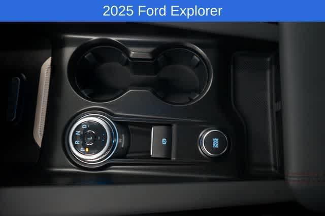 new 2025 Ford Explorer car, priced at $40,457