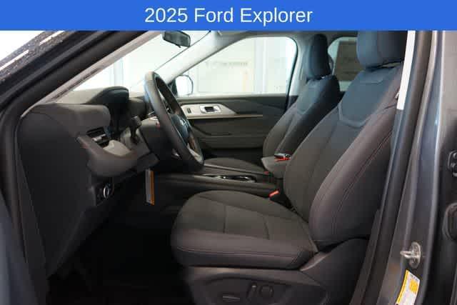 new 2025 Ford Explorer car, priced at $40,457