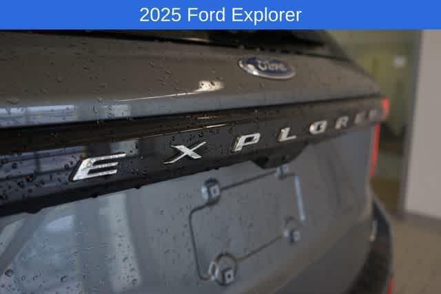 new 2025 Ford Explorer car, priced at $40,457