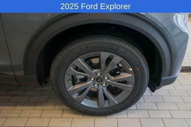 new 2025 Ford Explorer car, priced at $44,642