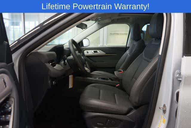 new 2025 Ford Explorer car, priced at $48,165