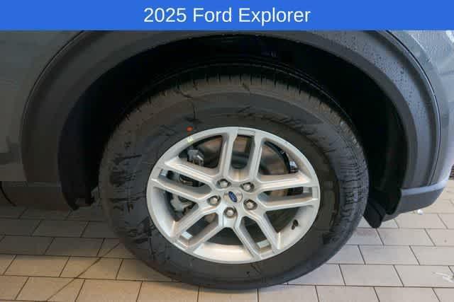 new 2025 Ford Explorer car, priced at $40,515
